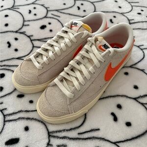 Nike Blazer Low 77 Cream and Orange Sneakers Mens 6.5 NWOB
